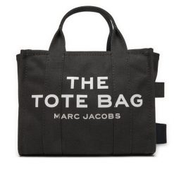 Torebka Marc Jacobs. Czarne torebki klasyczne damskie MARC JACOBS, bez wzorów, bez dodatków. Za 849.99 zł.