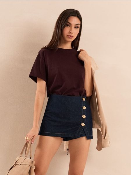 Bawełniana jednolita koszulka z krótkim rękawem - czerwony. Czerwone t-shirty damskie Sinsay, l, bez wzorów, z bawełny, bez kołnierzyka. Za 19.99 zł.