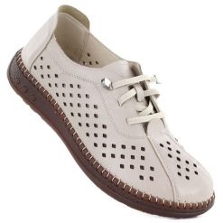 Skórzane półbuty damskie na gumki ażurowe beżowe Artiker 58C1507. Brązowe półbuty damskie Artiker, w ażurowe wzory, ze skóry, bez obcasa. Za 219.99 zł.