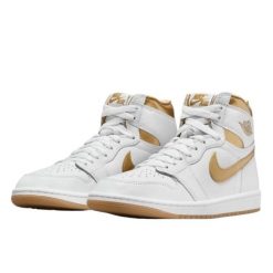 Buty do chodzenia damskie Nike Air Jordan 1 Retro Hi. Białe obuwie do biegania damskie Jordan, Nike Air Jordan. Za 739.00 zł.