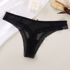 Koronkowe figi z wycięciami elegancki styl codzienny i okazjonalny Hilal. Czerwone figi damskie Intica, l, bez wzorów, z koronki. Za 69.00 zł.