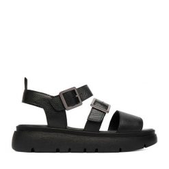 Sandały Lasocki. Czarne sandały damskie Lasocki, bez wzorów, bez obcasa, na płaskiej podeszwie. Za 179.99 zł.