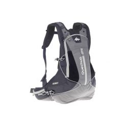 Plecak turystyczny FH900 Helium 17 l. Fioletowe plecaki damskie QUECHUA, bez wzorów, z materiału. Za 149.99 zł.