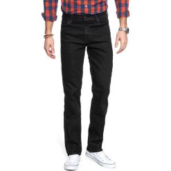 WRANGLER SPODNIE MĘSKIE TEXAS RAVEN W121U644M 112126217. Białe spodnie wizytowe męskie Wrangler, z bawełny. W wyprzedaży za 139.99 zł.