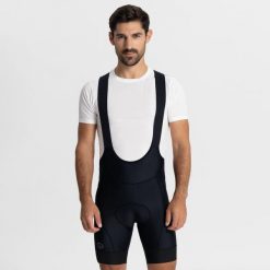 Spodenki rowerowe męskie Rogelli ESSENTIAL z wkładką żelową i szelkami. Czarne szorty męskie Rogelli, bez wzorów, sportowe. W wyprzedaży za 290.00 zł.