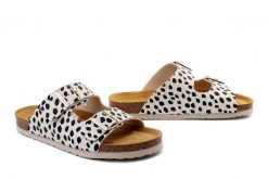 DR. BRINKMANN 700544-08 beige, klapki damskie. Brązowe klapki damskie Dr. Brinkmann, bez wzorów, bez obcasa. Za 219.90 zł.
