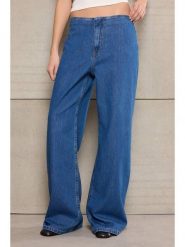 Trendyol Dżinsy - Comfort fit - w kolorze niebieskim rozmiar: 42. Niebieskie jeansy damskie Trendyol. Za 122.96 zł.