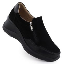 Skórzane półbuty sneakersy damskie na koturnie czarne Filippo DP6473. Czarne półbuty damskie Filippo, bez wzorów, ze skóry, sportowe, bez obcasa, na koturnie. Za 202.99 zł.