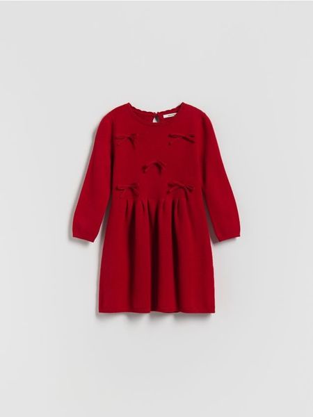 Dzianinowa sukienka z kokardkami - czerwony. Czerwone sukienki dziewczęce Reserved, bez wzorów, z dzianiny, bez ramiączek. Za 69.99 zł.