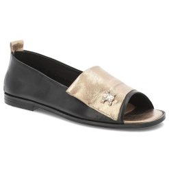 Czarne Sandały Armodo Eleganckie Skórzane Obuwie Damskie. Czarne sandały damskie Armodo, z aplikacjami, z materiału, bez obcasa, na obcasie. Za 379.00 zł.