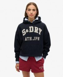 Bluza z kapturem Ath Ess Appliq Relaxed. Niebieskie bluzy z kapturem damskie Superdry., z bawełny. Za 289.20 zł.