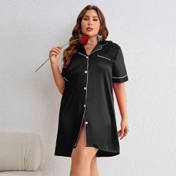 Koszulka nocna z krótkim rękawem i delikatnymi detalami Alisa. Zielone koszule nocne damskie Intica, bez wzorów. Za 159.00 zł.