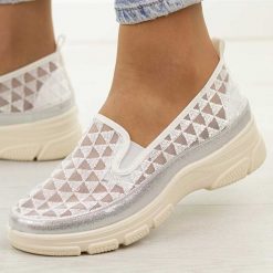 Białe przewiewne półbuty damskie Potocki 103302. Białe półbuty damskie POTOCKI, bez wzorów, z jeansu, klasyczne, z okrągłym noskiem, bez obcasa, na płaskiej podeszwie. Za 119.00 zł.