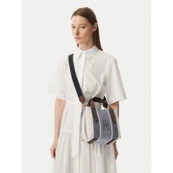 Torebka Tommy Hilfiger. Niebieskie torebki klasyczne damskie Tommy Hilfiger, bez wzorów, bez dodatków. Za 649.99 zł.