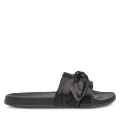 Klapki Bassano. Czarne klapki damskie Bassano, bez wzorów, bez obcasa. Za 49.99 zł.