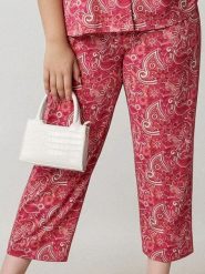 Spodnie ze wzorem - różowy. Czerwone spodnie materiałowe damskie Sinsay, bez wzorów, z włókna, plus size. W wyprzedaży za 45.99 zł.