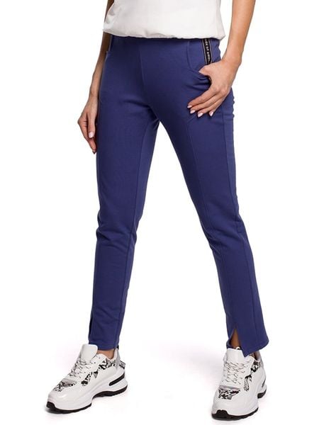 Made of emotion Spodnie w kolorze niebieskim rozmiar: L. Niebieskie spodnie materiałowe damskie Made Of Emotion, z aplikacjami, z materiału. Za 138.95 zł.