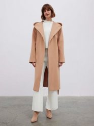 BGN Płaszcz przejściowy w kolorze beżowym rozmiar: 40. Brązowe płaszcze damskie BGN, bez wzorów, z tkaniny. Za 308.91 zł.