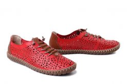 RIEKER M2856-33 red, półbuty damskie. Czerwone półbuty damskie Rieker, w ażurowe wzory, bez obcasa. Za 329.90 zł.