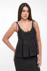 Top damska z koronką TWINSET. Topy damskie Twinset Milano, bez wzorów, z koronki, bez kołnierzyka. Za 819.00 zł.