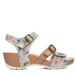 Sandały Laura Vita. Brązowe sandały damskie Laura Vita, bez wzorów, bez obcasa, na koturnie. Za 439.99 zł.