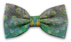 Zielono-Szara Elegancka Mucha -EM Men's Accessories- Męska, w Pawie Oczka, Paw, Motyw Zwierzęcy. Szare krawaty i muchy męskie Em men's accessories, bez wzorów, eleganckie. Za 49.99 zł.