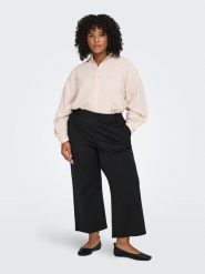 ONLY Carmakoma Spodnie w kolorze czarnym rozmiar: 52/L32. Czarne spodnie materiałowe damskie Only Carmakoma, bez wzorów, z materiału. Za 104.99 zł.