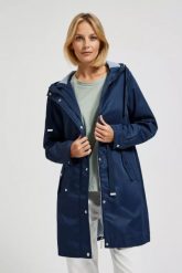 Parka z kapturem zapinana na zamek granatowa. Parki damskie MOODO, bez wzorów. W wyprzedaży za 124.99 zł.
