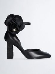 Liu Jo Skórzane czółenka w kolorze czarnym rozmiar: 36. Czarne czółenka damskie Liu Jo, z aplikacjami, bez obcasa. Za 338.21 zł.