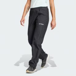 Spodnie Terrex Multi RAIN.RDY 2-Layer Rain. Czarne spodnie sportowe damskie Adidas, z materiału, na fitness i siłownię. W wyprzedaży za 385.40 zł.