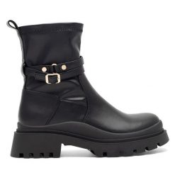 Botki DeeZee. Czarne botki damskie DeeZee, bez obcasa, na płaskiej podeszwie, bez zapięcia. Za 119.99 zł.