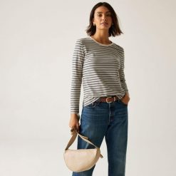 Koszulka damska z długim rękawem Federica. Brązowe bluzki damskie Regatta, bez wzorów, z dżerseju, klasyczne, bez kołnierzyka, bez ramiączek. Za 160.50 zł.