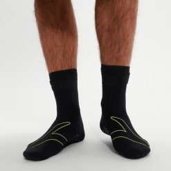 Skarpetki sportowe do pływania skarpety ocieplane Speedo Swim Socks. Czarne skarpetki damskie Speedo, bez wzorów. Za 179.99 zł.