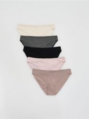 Bawełniane majtki typu figi 5 pack - czarny. Czarne figi damskie Reserved, l, bez wzorów, z bawełny. Za 79.99 zł.