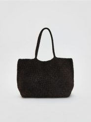 Pleciona torebka z zamszu - ciemnobrązowy. Brązowe torebki klasyczne damskie Reserved, bez wzorów, bez dodatków. Za 399.99 zł.