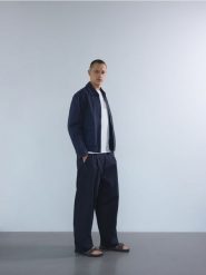 Kurtka z domieszką lnu - granatowy. Niebieskie kurtki męskie Reserved, l, bez wzorów, z tkaniny, bez kaptura. W wyprzedaży za 109.99 zł.