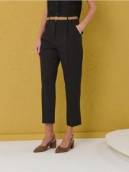 Spodnie carrot z nogawką w kant i paskiem - czarny. Czarne spodnie materiałowe damskie Sinsay, bez wzorów. Za 59.99 zł.