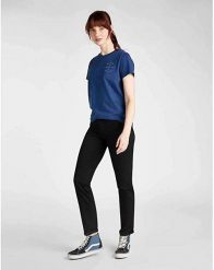 LEE SEASONAL GRAPHIC TEE DAMSKI T-SHIRT KOSZULKA NADRUK REGULAR FIT WASHED BLUE L41OFELR 112109108. Niebieskie bluzki damskie Lee, l, bez wzorów, bez ramiączek. Za 69.99 zł.