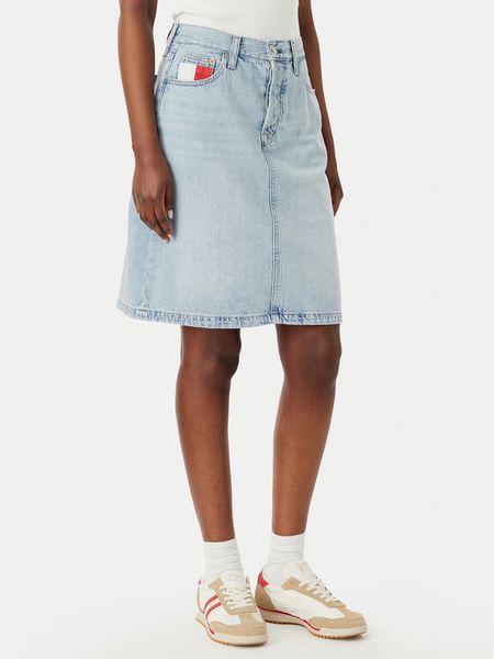Tommy Jeans Spódnica jeansowa Claire DW0DW23474 Niebieski Regular Fit. Niebieskie spódniczki damskie Tommy Jeans, bez wzorów, z bawełny. Za 383.99 zł.