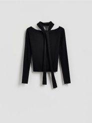 Sweter z szalem - czarny. Czarne swetry klasyczne damskie Reserved, l, z dzianiny, bez kołnierzyka. Za 99.99 zł.