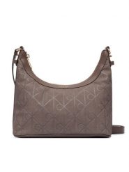 Calvin Klein Torebka Emblem Aop Sueded Shoulder Bag LV04F3880G Beżowy. Brązowe torebki klasyczne damskie CALVIN KLEIN, bez wzorów, ze skóry, bez dodatków. Za 529.99 zł.