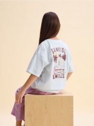 T-shirt z nadrukiem na plecach - jasnoturkusowy. Niebieskie koszulki dziewczęce Reserved, bez wzorów, z bawełny, bez ramiączek. Za 35.99 zł.