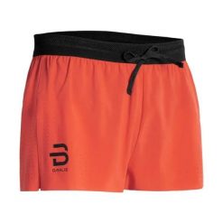 Spodenki treningowe Daehlie Sportswear Split Elite Air. Czerwone szorty sportowe męskie DAEHLIE, s, z elastanu, do biegania. Za 362.50 zł.