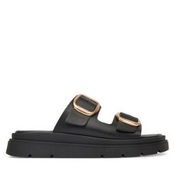 Klapki Tamaris. Czarne klapki damskie Tamaris, bez wzorów, bez obcasa. Za 329.99 zł.