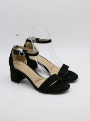 Bellucci Sandały w kolorze czarnym na obcasie rozmiar: 36. Czarne sandały damskie Bellucci, bez wzorów, bez obcasa, na koturnie. Za 86.99 zł.