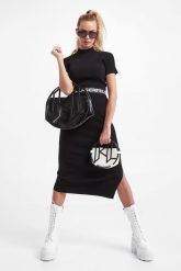 Torebka KARL LAGERFELD. Torebki klasyczne damskie Karl Lagerfeld, bez wzorów, bez dodatków. W wyprzedaży za 1,744.47 zł.