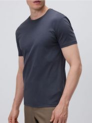 T-shirt slim z bawełny pima - ciemnoszary. Szare t-shirty męskie Reserved, l, bez wzorów, z bawełny, bez kołnierzyka. W wyprzedaży za 59.99 zł.