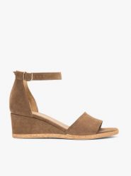 Jasnobrązowe sandały na koturnie. Brązowe sandały damskie Ryłko, bez wzorów, ze skóry, bez obcasa, na koturnie. Za 449.99 zł.