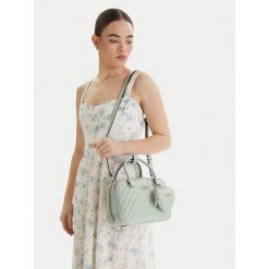 Torebka Guess. Brązowe torebki klasyczne damskie Guess, z aplikacjami, bez dodatków. Za 494.99 zł.