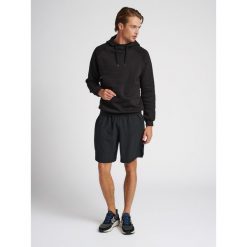 Bluza z kapturem Hummel Heavy. Czarne bluzy sportowe męskie HUMMEL, bez wzorów, z bawełny, sportowe, bez kołnierzyka, bez ramiączek. Za 201.00 zł.